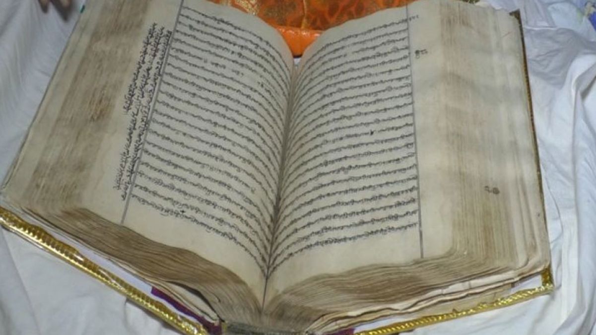 Guru Granth Sahib written by Guru Nanak is still safe, contains the secret of making indelible gold ink