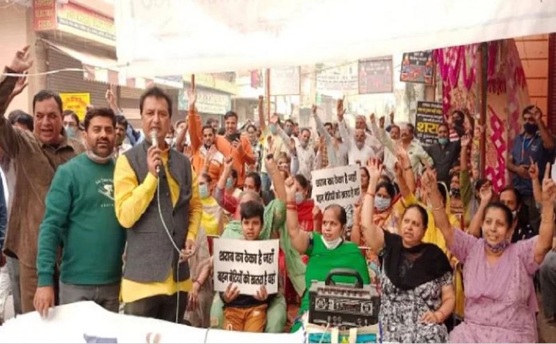 Protest against new excise policy in Delhi