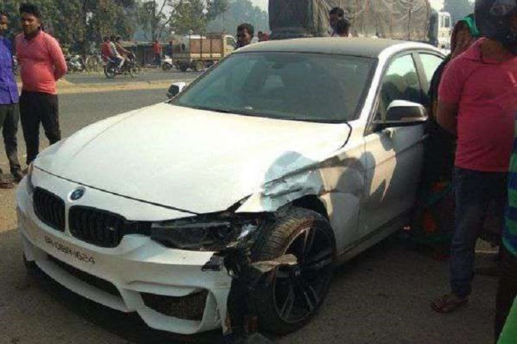 Auto collides with RJD President Lalu Prasad Yadav's son Tej Pratap's car