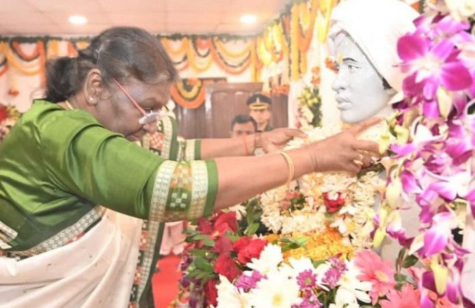 Jharkhand: Her Excellency Murmu arrives at Ulihatu, pays tribute to Lord Birsa Munda