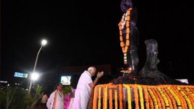 Prime Minister Modi pays tribute to Birsa Munda Jayanti