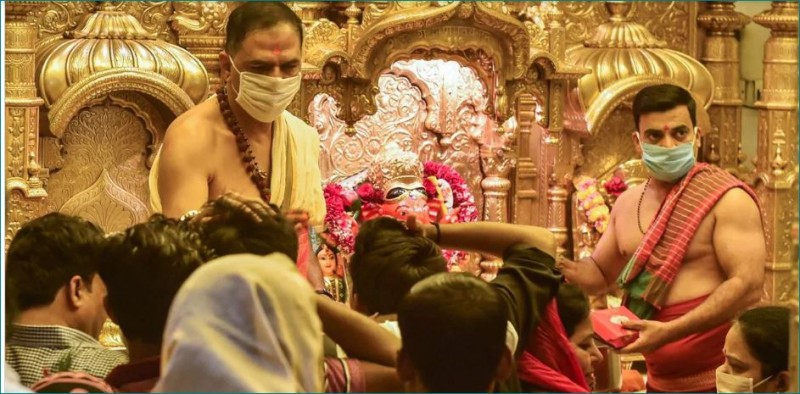 महाराष्ट्र में आज से खुले मंदिर, भक्तों को करना होगा कोविड के नियमों का पालन