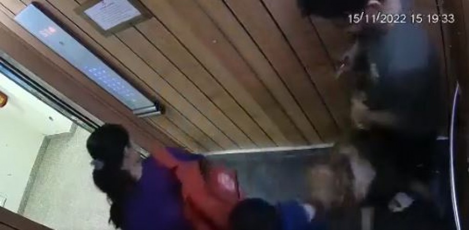 Pet dog started biting innocent in the lift, video going viral