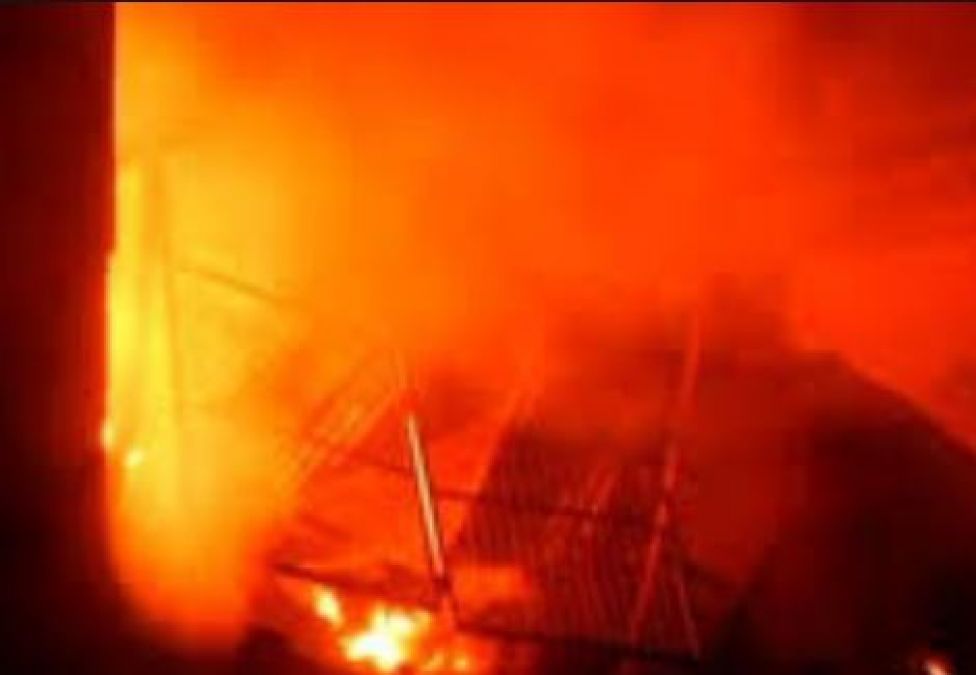 Fire breaks out in Delhi's shoe factory, 2 killed, 4 trapped