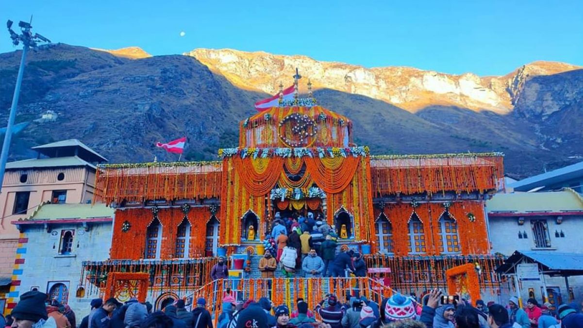 Today, the doors of Lord Badrinath will be closed, influx of devotees engaged for darshan