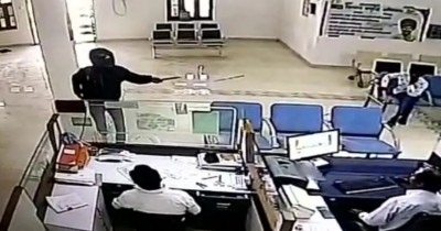 50 सेकंड में बदमाशों ने लूटा बैंक, CCTV फुटेज देख हर कोई रह गया दंग