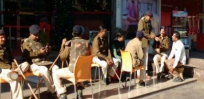 इंदौर: पुलिसवालों ने परिवार के साथ देखी फिल्म 'सूर्यवंशी'