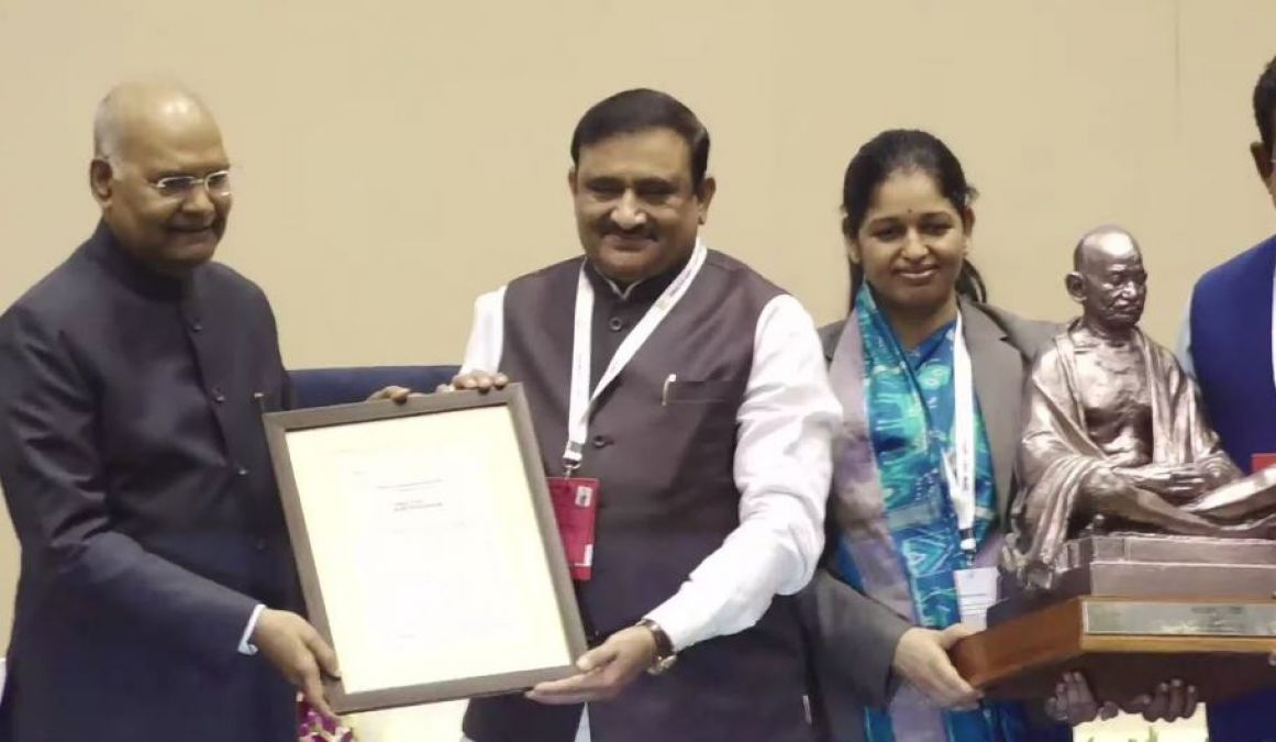 Indore: INDRA ADIWAL  receives an award for  her beautiful Rangoli