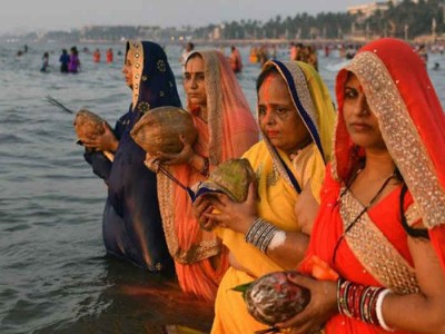 छठ पूजा पर घाट बनाने को लेकर हाजीपुर में बवाल, दो गुटों में जमकर चले लाठी-पत्थर