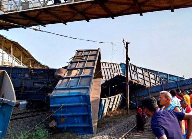 ओडिशा में पटरी से उतरी मालगाड़ी और प्लेटफार्म में जा घुसी, 2 की मौत, कई घायल