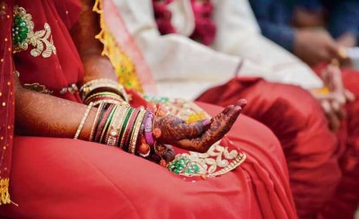 दूसरे धर्म में शादी करने पर सरकार दे रही 50 हज़ार रुपए ! लगा 'लव जिहाद' को बढ़ावा देने का आरोप
