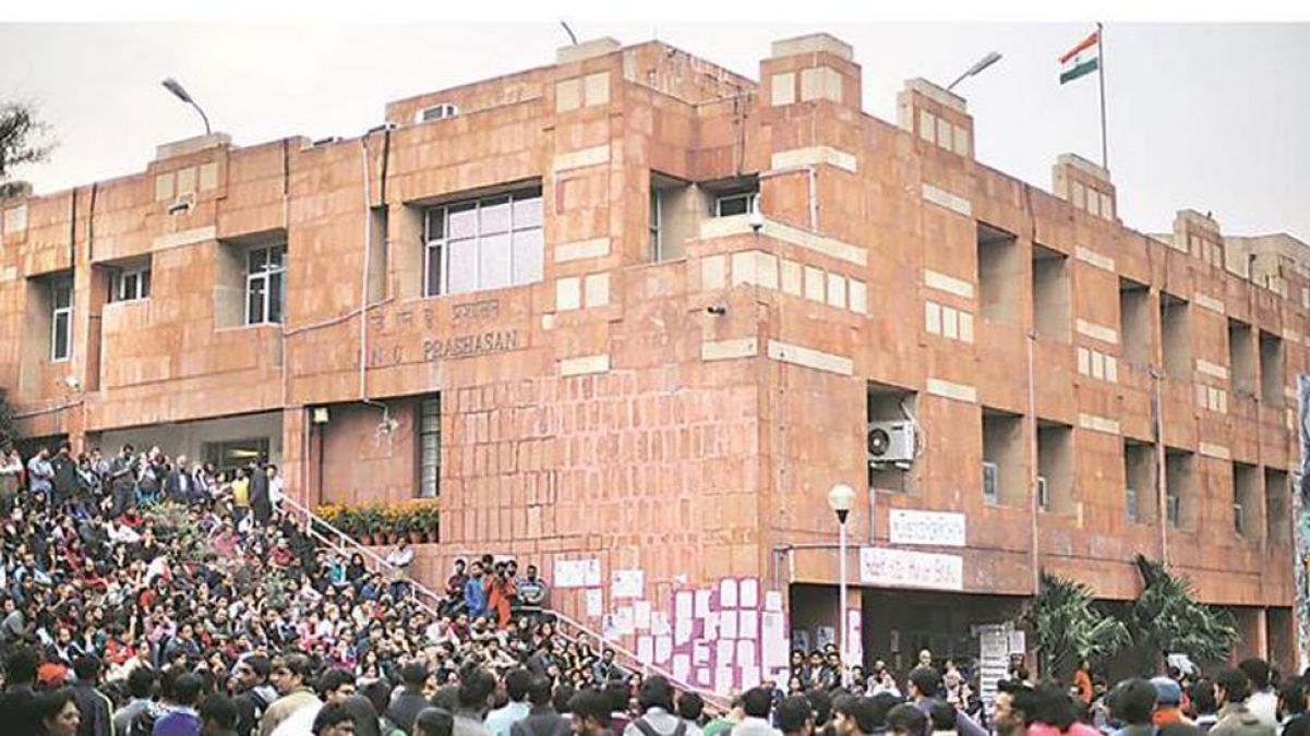 JNU के छात्रों ने किया महिला टीचर्स और वरदान पर हमला, एसोसिएशन से हटे 113 टीचर