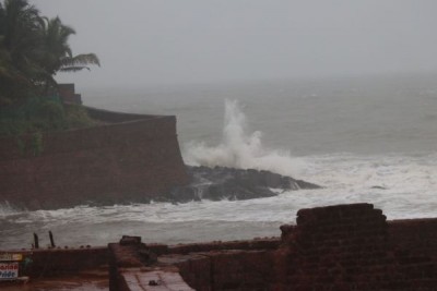 चक्रवाती तूफान ने पकड़ी रफ्तार, बुधवार को तमिलनाडु और पुडुचेरी तट पर पहुंचेगा Nivar