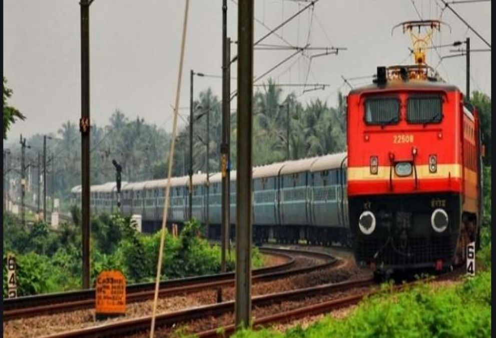 Railways demand for 700 mega hertz spectrum, Telecom Department is in loop