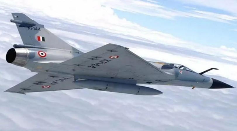 इंडियन एयरफोर्स हुई और भी ताकतवर, फ्रांस से मिले दो मिराज 2000 लड़ाकू विमान