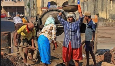 केजरीवाल सरकार का बड़ा ऐलान, दिहाड़ी मज़दूरों को देंगे 5000 की सहायता
