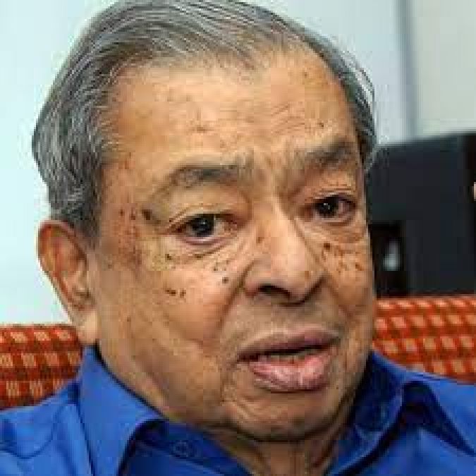 Nitin Gadkari pays tributes to Dr Verghese Kurien