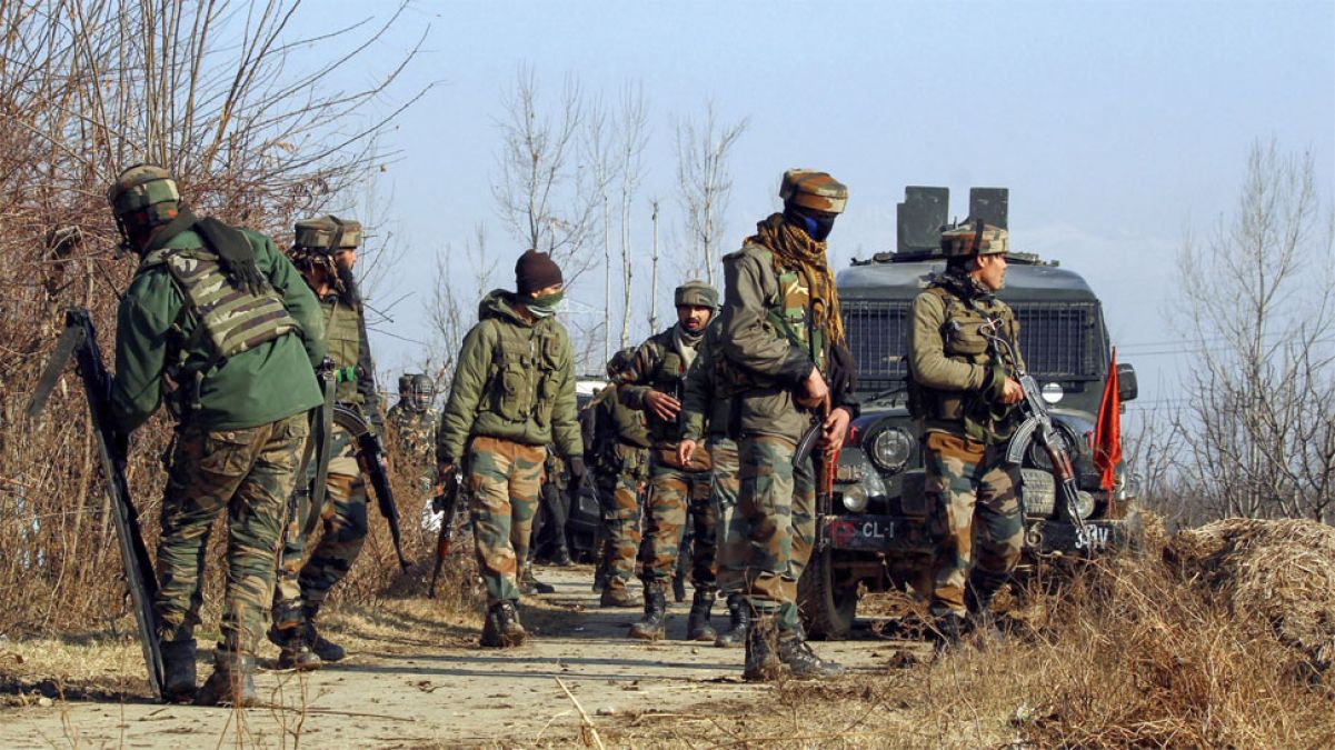 जम्मू कश्मीर के पुलवामा जिले में मुठभेड़, सुरक्षाबलों ने दो आतंकियों को किया ढेर