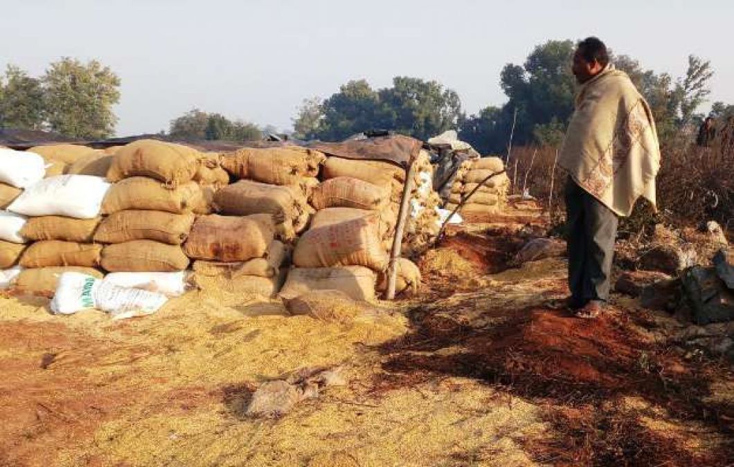 Odisha: Farmers gets angry over token system, attacks the state government