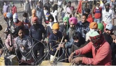 राजधानी के पास किसानों का विरोध प्रदर्शन जारी,  सिंघू बॉर्डर पर लगा सात किलोमीटर लंबा जाम