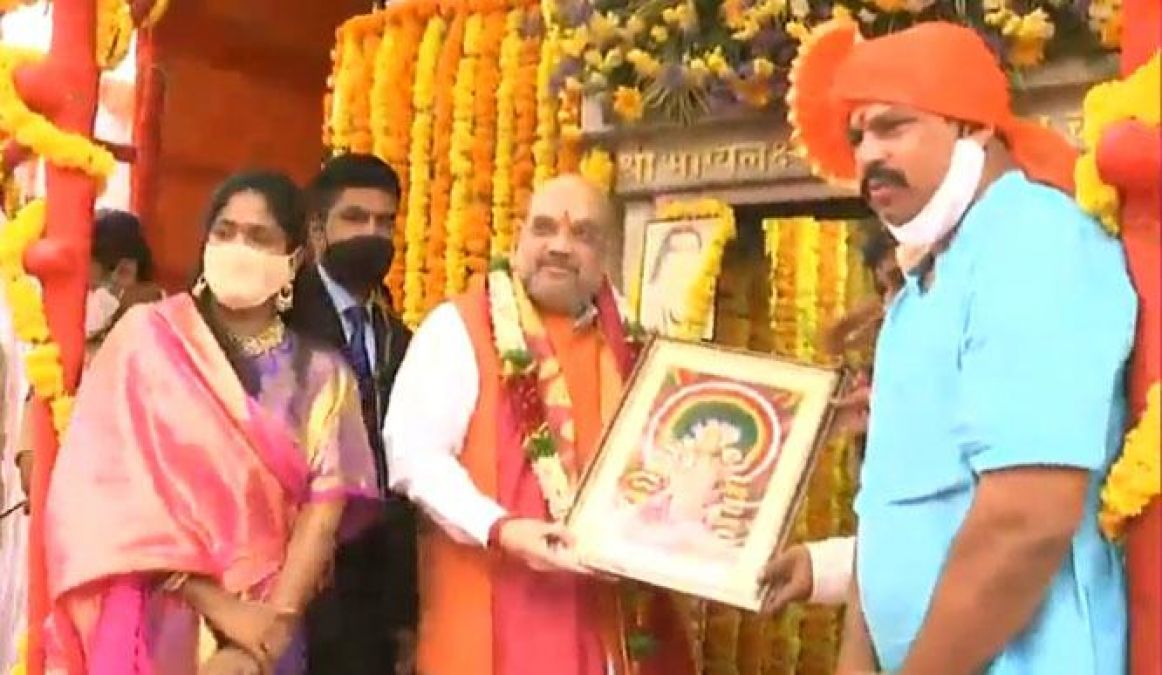 Amit Shah visits Bhagya Laxmi temple, huge crowd gathers in road show