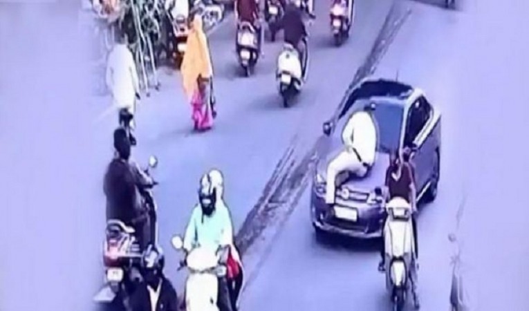 Car driver takes traffic police personnel on bonnet for 1 km, Watch video
