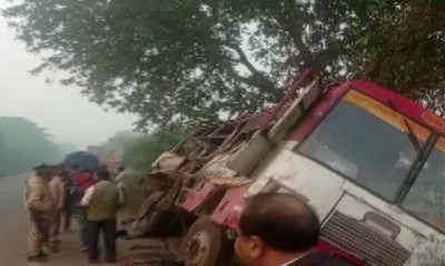 6 died in bus-truck collision, CM Yogi expresses grief