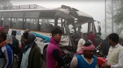 The bus full of baratis rammed into the truck