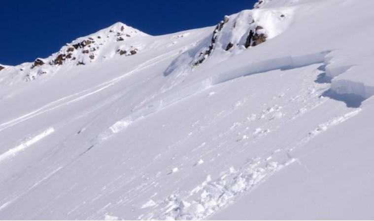 माउंट त्रिशूल की चढ़ाई के दौरान आया हिमस्खलन, लापता हुए 6 पर्वतारोही