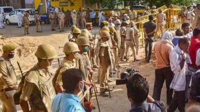 Curtain on the truth of Hathras, media restricted to enter the village