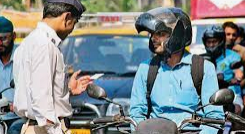 दो-पहिया वाहन चालक को हेलमेट लगाना होगा अनिवार्य, उच्च न्यायालय ने दिए आदेश