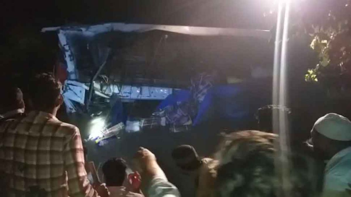 मध्यप्रदेश: पुल की रैलिंग तोड़कर नदी में जा गिरी यात्री बस, 6 की मौत, कई घायल