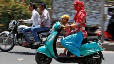 Motor Vehicle Act: Traffic police issues Challan of Scooty rider for not wearing Seat belt