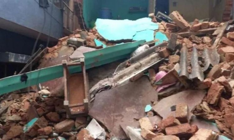 House collapsed due to cylinder explosion in Ghaziabad, 3 died