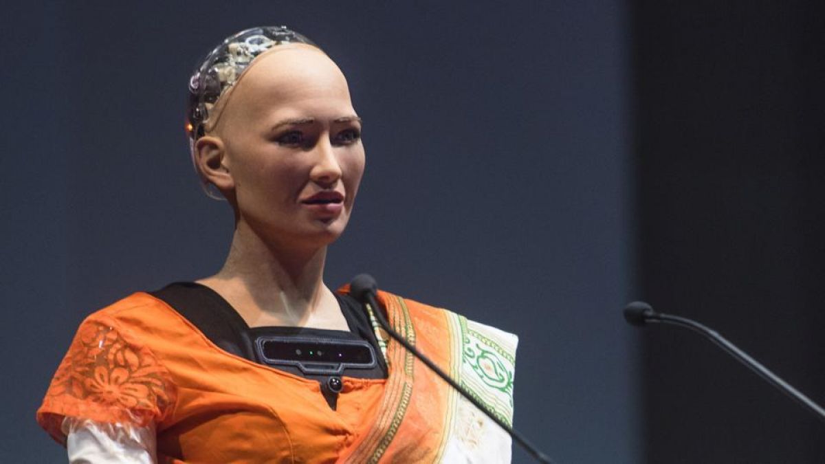 दुनिया की पहली रोबोट नागरिक सोफिया आईं इंदौर, इंटरनेशनल राउंड स्क्वेयर कांफ्रेंस में लिया भाग