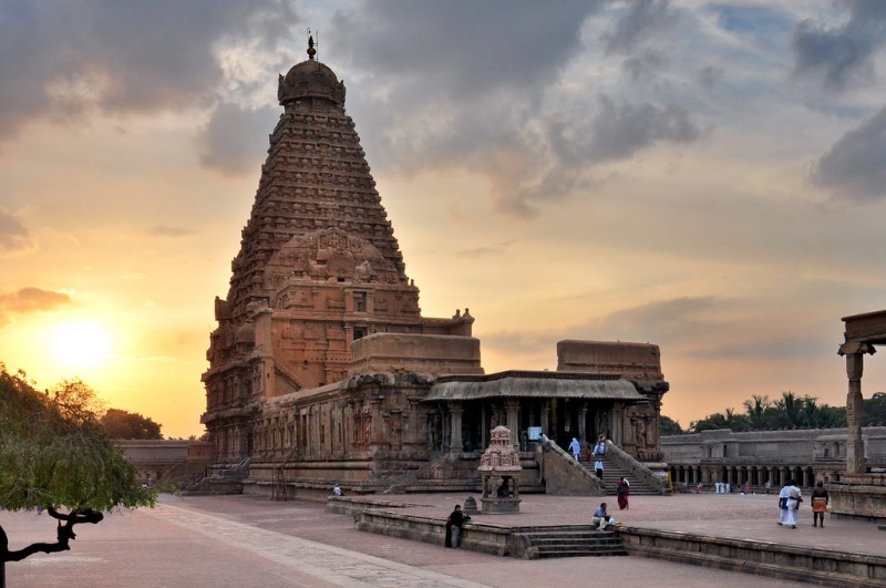 1000 सालों से बिना नींव के खड़ा है दुनिया का सबसे ऊंचा मंदिर ! हैरान कर देंगे इसके 7 रहस्य