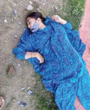 Srinagar: Terrorists opened fire after entering the school, principal and teacher killed