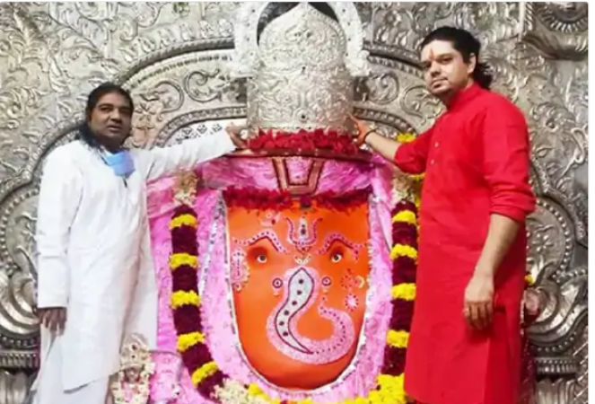 Family donated five silver crowns, weighs 6.212 KG at Khajrana Ganesh temple