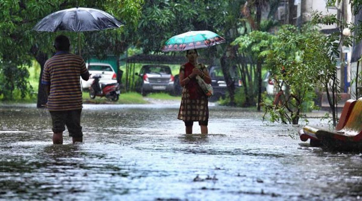 बारिश से बेहाल हैदराबाद, अस्पताल के आईसीयू में घुसा पानी