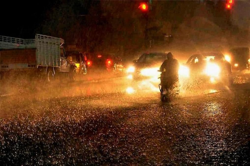 बारिश से बेहाल हैदराबाद, अस्पताल के आईसीयू में घुसा पानी
