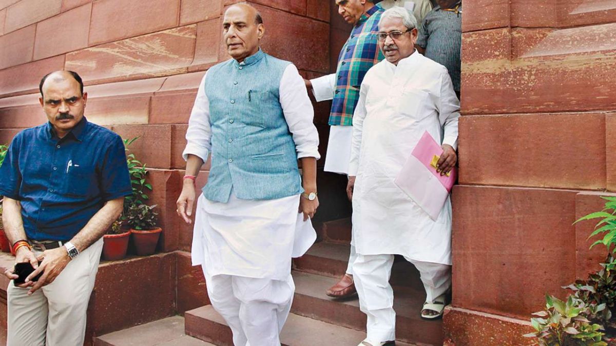 Defense Minister Rajnath Singh will leave today for a three-day visit to Paris