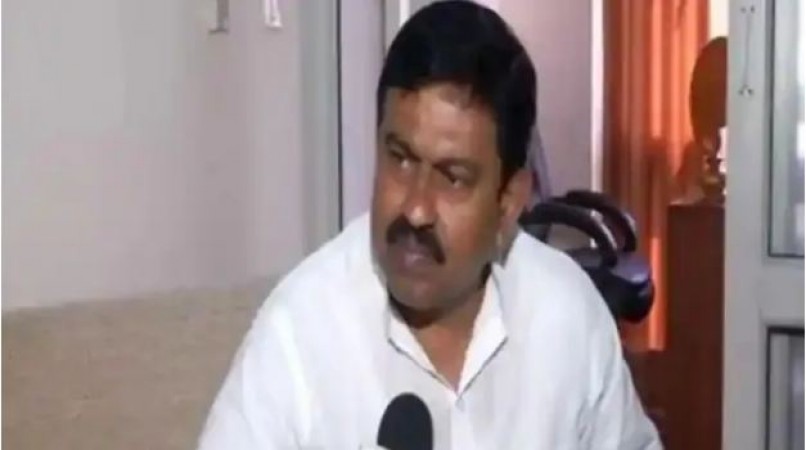 लखीमपुर हिंसा: मंत्री अजय मिश्रा का बेटा 'लापता', यूपी पुलिस ने घर के बाहर चिपकाया