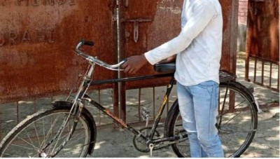 YouTuber से मिलने की ऐसी चाह कि 300KM साइकिल चलाकर दिल्ली पहुंचा 13 साल का मासूम