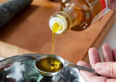 Govt imposes limit on hoarding of edible oils, aims to reduce prices during festive season