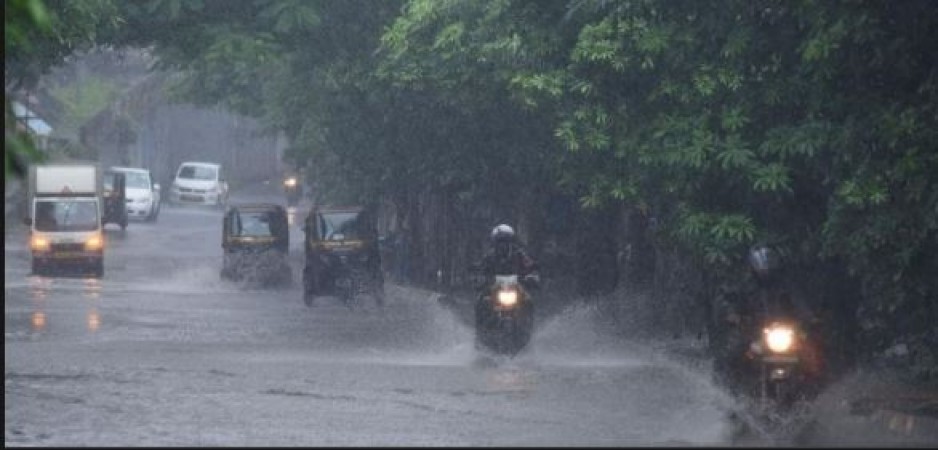Heavy rain batters Bangalore, yellow alert issued for 3 days