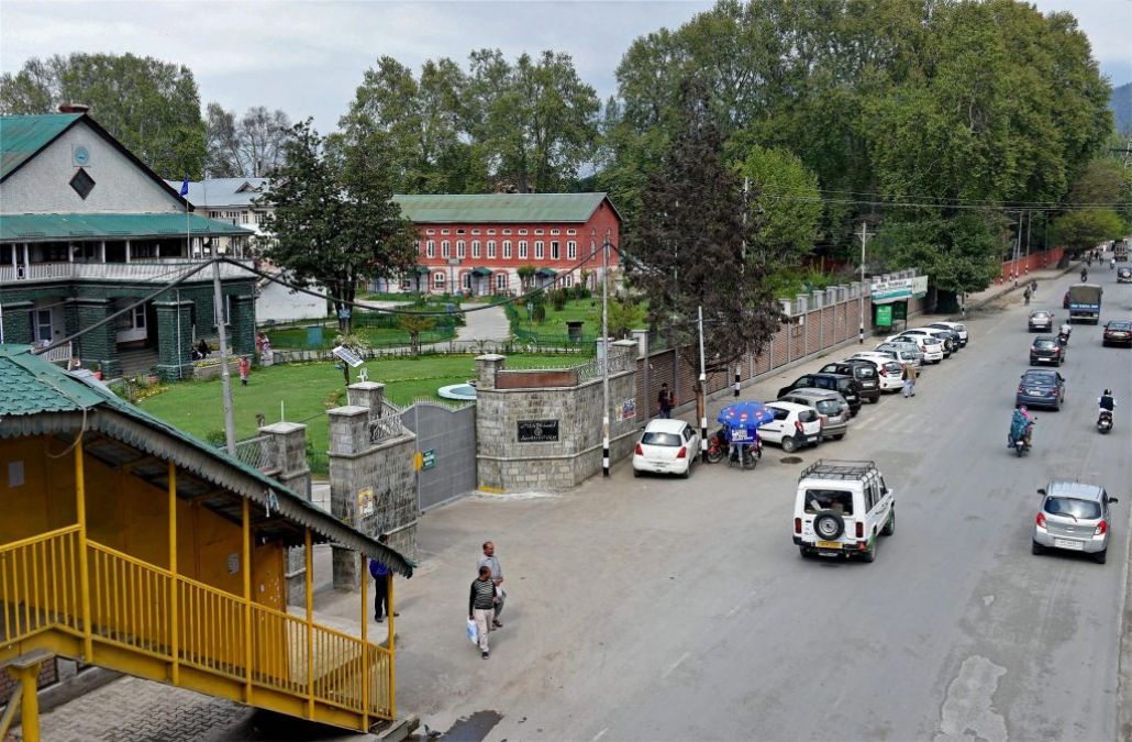 Normal routine in Srinagar, Schools, Colleges and universities opened