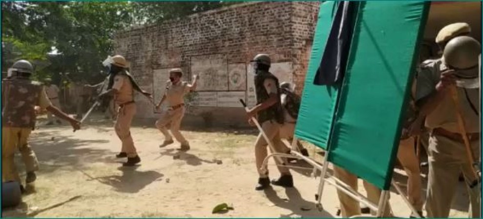 Stone pelting and lathicharge after pregnant woman's death in Churu