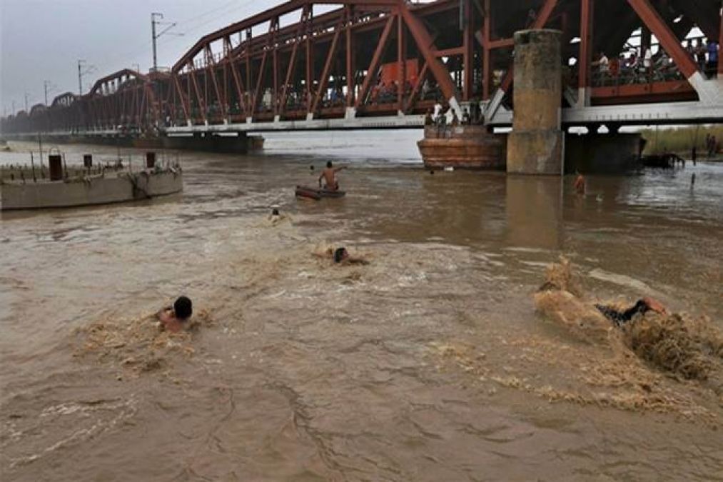 UP floods: 560 crore damage due to flood, state government seeks help from Center