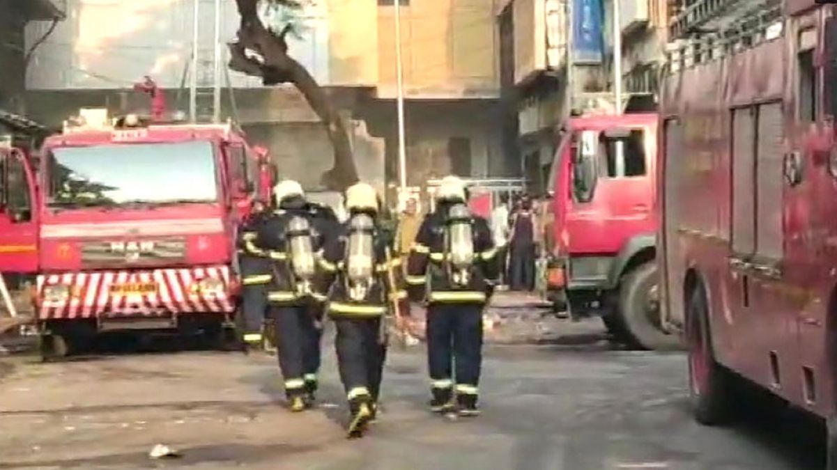 A sudden fire breakes out in the residential building in Mumbai, relief work undergoing