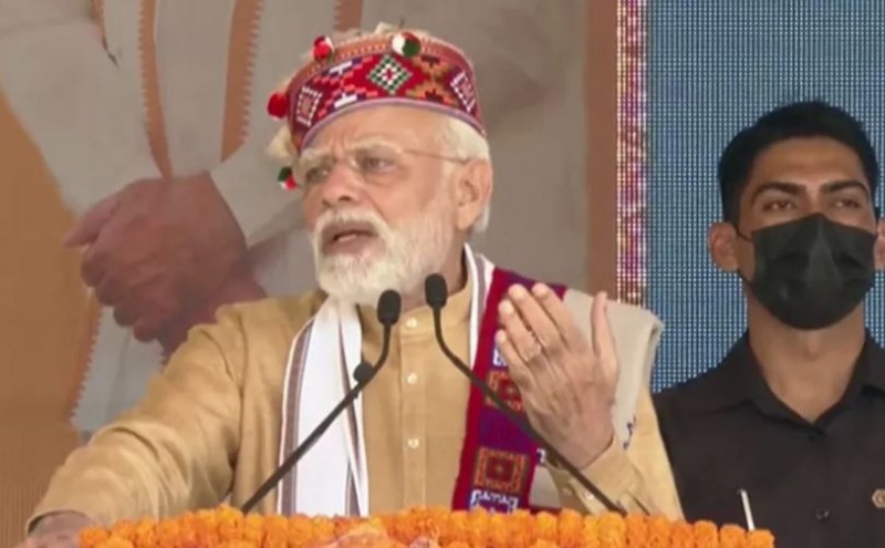 Modi lashes out at previous govts in Himachal
